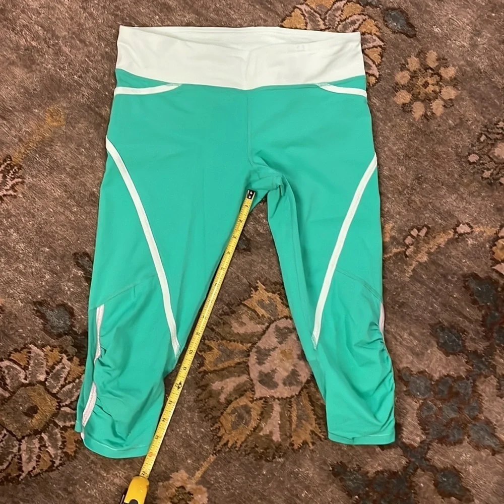 Lululemon cropped leggings.